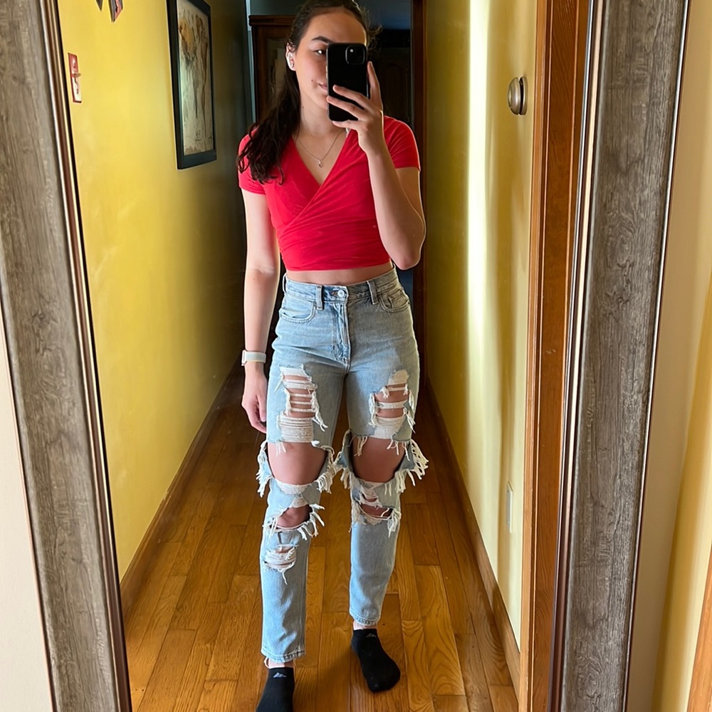 American Eagle 00 Light Wash Ripped Mom Jeans